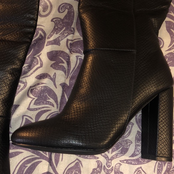 New black faux croc skin heeled boots - Picture 4 of 12